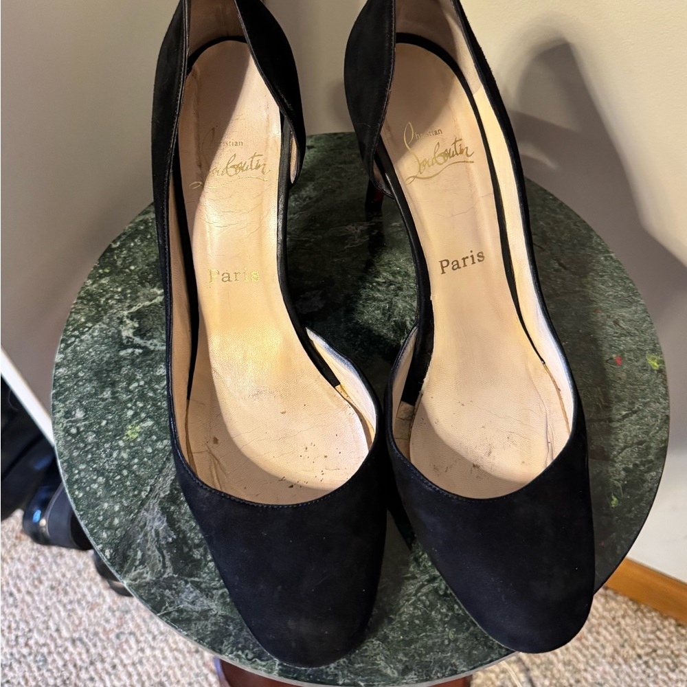 These black suede 3 1/2 heels with round toe are comfortable and stylish.